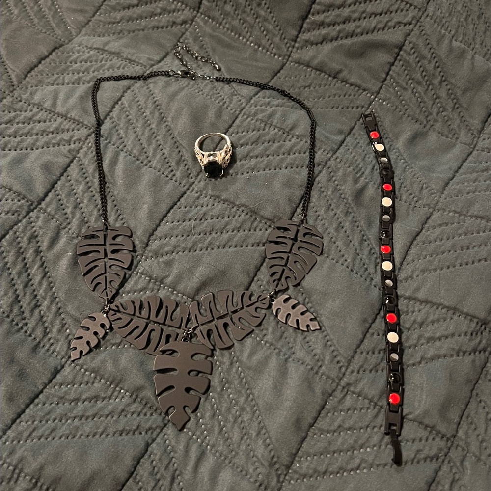 Black Leaf Necklace, magnetic Bracelet and ring.